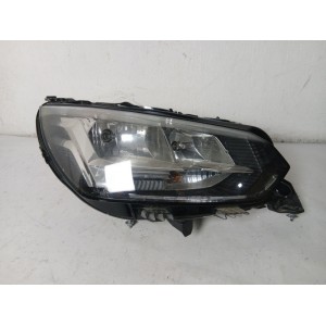 Headlight front right from Peugeot 2008 Active 2021