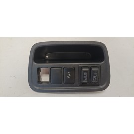 Κονσόλα με διακόπτες θέρμανσης Θέσεων και θήκη από Mitsubishi Space Star