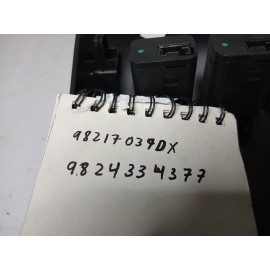 Κάλυμμα Πίσω Κονσόλας με Θύρες USB από Peugeot 208 Allure 2021